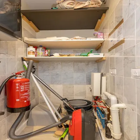 아파트 In By The Sea *