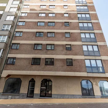 아파트 In By The Sea